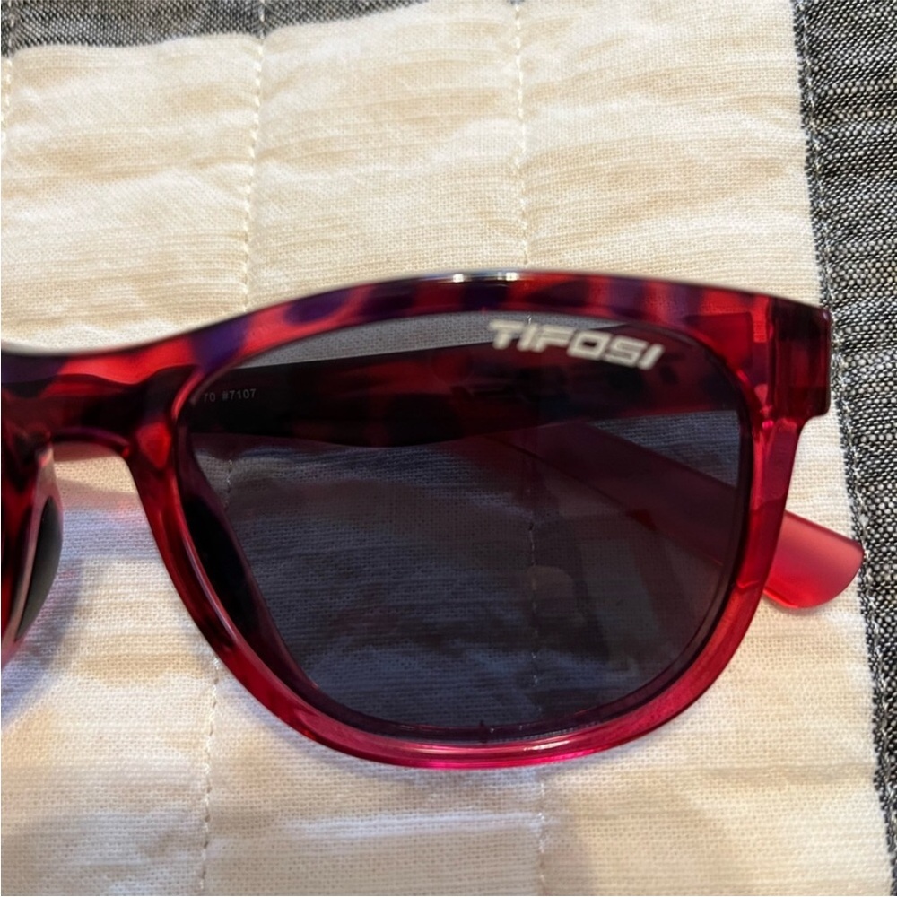 Tifosi Red Tortoise Sunglasses Unisex - Picture 4 of 4